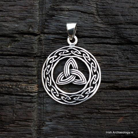 Silver trinity knot pendant